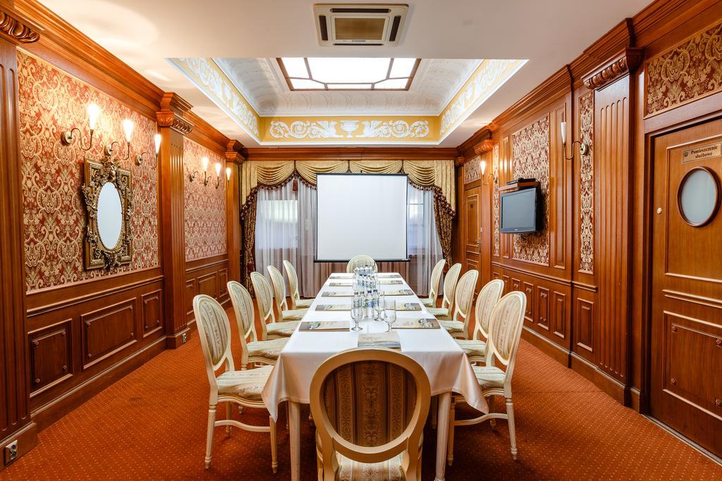 凯莱spa酒店 Przemyśl 外观 照片
